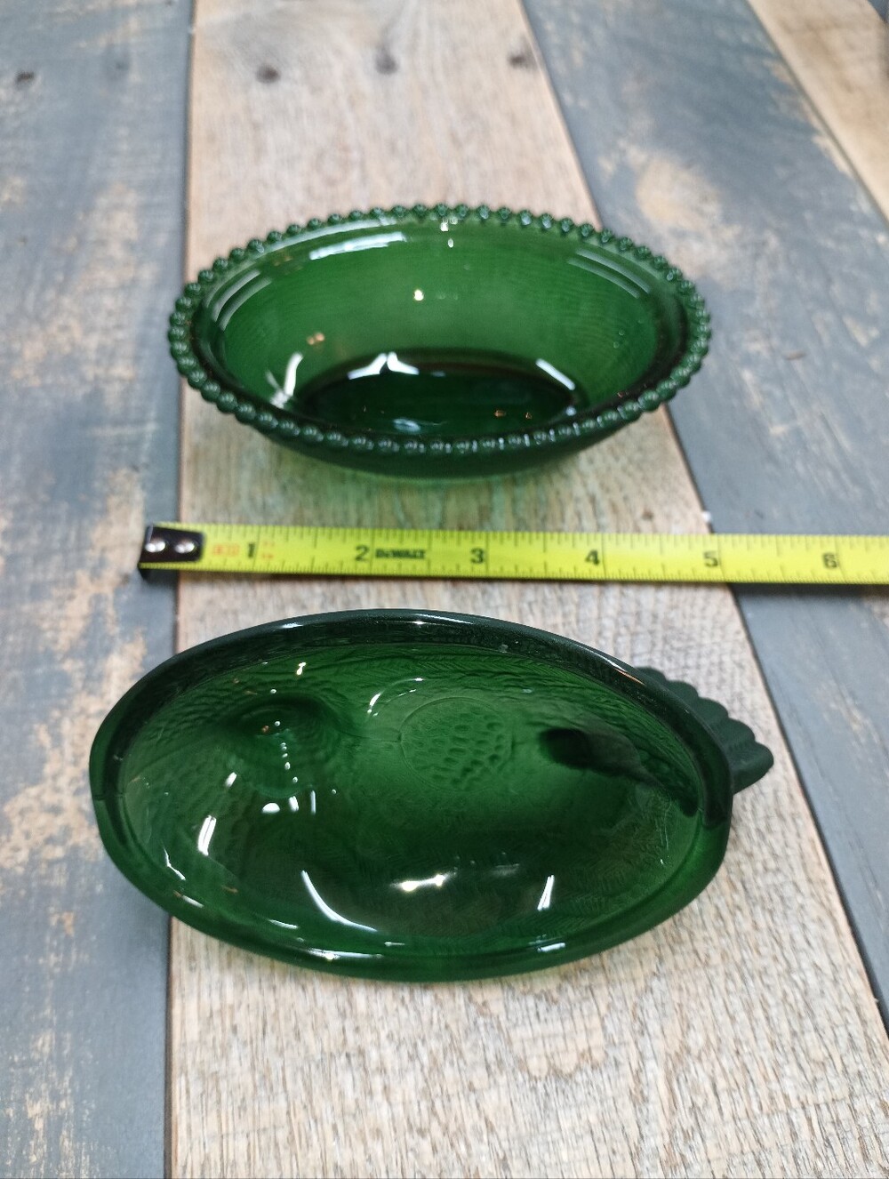 Small Hunter Green Glass Hen on Nest With A Lovely Satin Finish